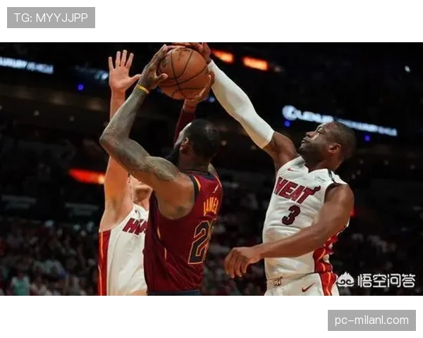 如何判定非法用手防守？篮球规则详细解析与裁判判罚标准说明